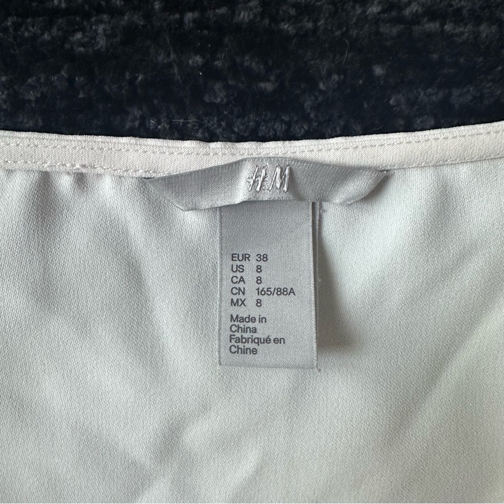 H&M Ruffle Bell Sleeve Blouse - Picture 4 of 8
